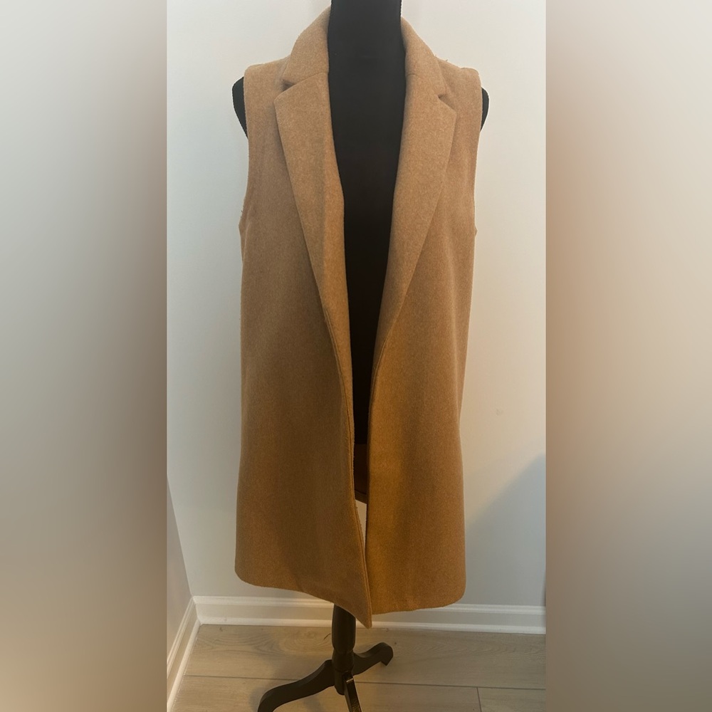 Love Tree Women's Camel Sleeveless Vest with pockets